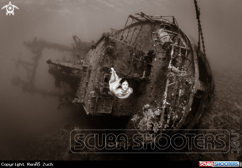 A Escape the wreck