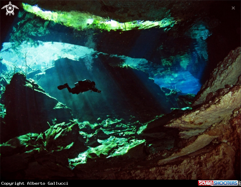 A Cenote Chac Mool ,  Mexico