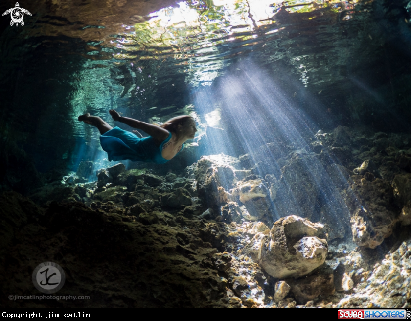 A Light beams in Dos Ojos