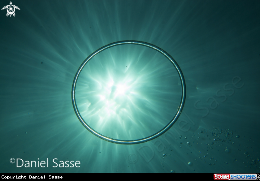 A HappyBubble Ring with a sunburst