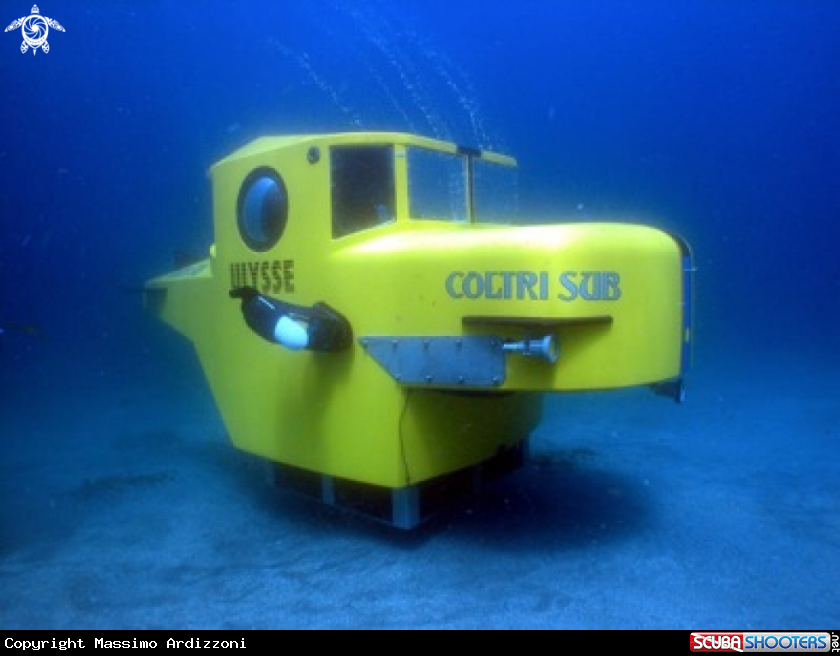 A Ambient pressure submarine