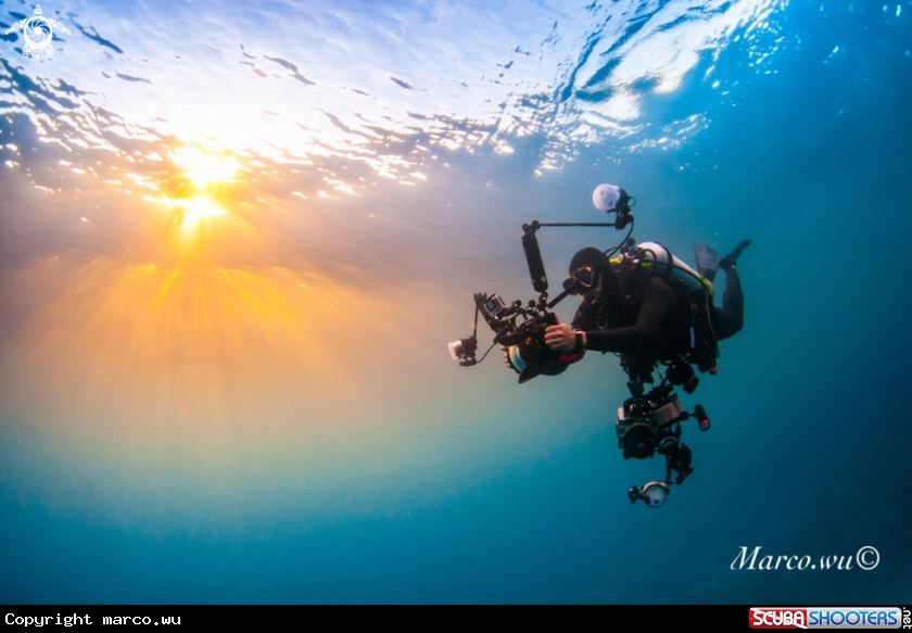 A Sunset  and  diver photographyer 
