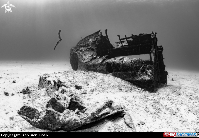 A free diver with wreck