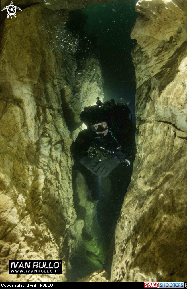 A UNDERWATER INTROMISSION