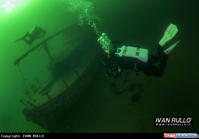 A UNDERWATER FLIGHT