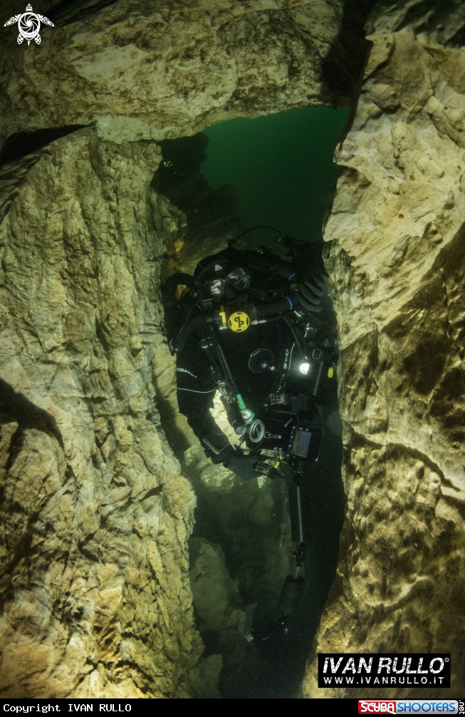 A ILLUSION CAVE