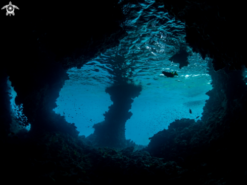 A Hin Yippon, Ang Thong, Thailand